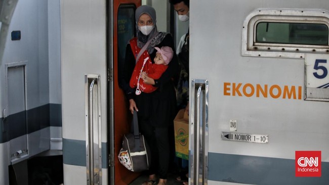 KAI menerapkan jadwal baru keberangkatan Kereta Api (KA) Pangrango dengan rute Bogor Paledang-Sukabumi (PP) mulai Selasa (17/5). Berikut rinciannya.