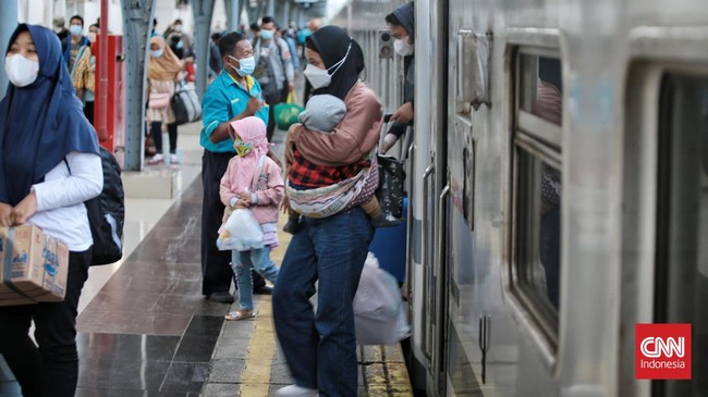 Jumlah penumpang kereta api jarak jauh turun 30 persen sampai 50 persen pada musim mudik lebaran kemaran. Berikut rinciannya.