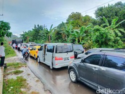 Ada Resepsi Pernikahan Putri Danny, Jalanan Kampung Tokka Maros Macet 5 Km