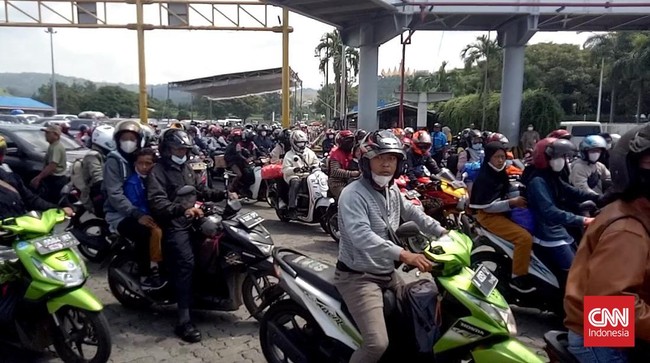 Otoritas Pelabuhan Bakauheni, Lampung memberlakukan jalur khusus atau kanalisasi untuk pemudik kendaraan bermotor hadapi arus balik.