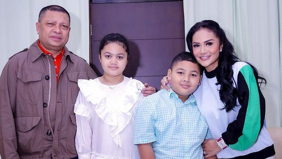 Momen Prosesi Khitan Anak Krisdayanti Momen Prosesi Khitan Anak Krisdayanti