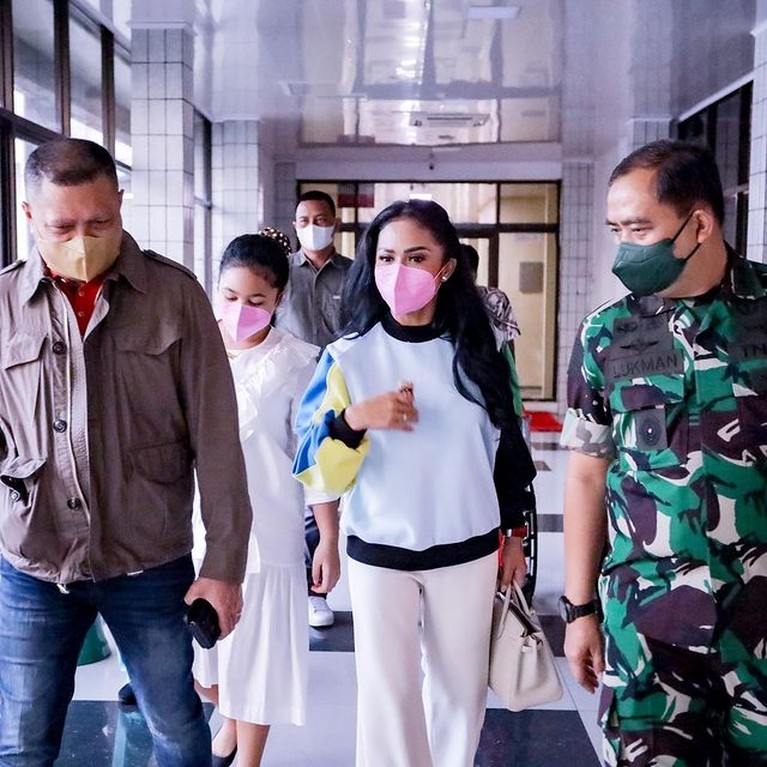 Momen Prosesi Khitan Anak Krisdayanti Momen Prosesi Khitan Anak Krisdayanti