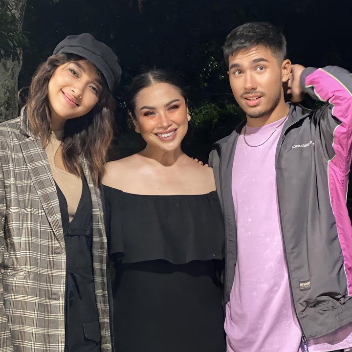 <p>Beberapa waktu lalu, Titi DJ tengah menjalani syuting video klip bersama sang bungsu, Daffa. Hal ini diceritakannya lewat akun Instagram pribadi sang diva. (Foto: Instagram: @ti2dj)</p>