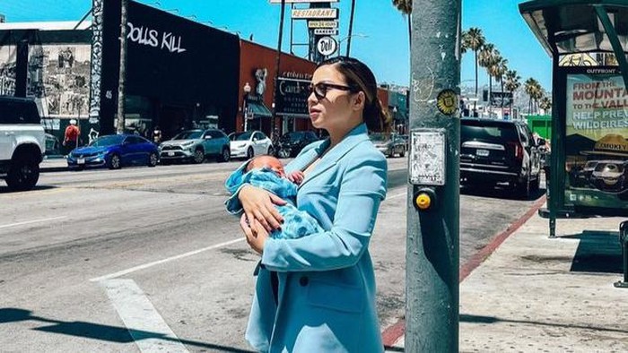 Intip Gaya Nikita Willy Pasca Melahirkan, Santai Tapi Tetap Stylish! Intip Gaya Nikita Willy Pasca Melahirkan, Santai Tapi Tetap Stylish!