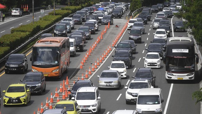 Ditlantas Polda Metro Jaya menyiapkan rekayasa lalu lintas berupa contraflow di ruas Tol Dalam Kota untuk mengantisipasi kemacetan saat arus balik Lebaran.