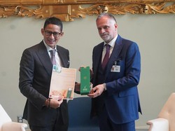 Sandiaga Pamerkan Sedotan Tak Biasa dari Rumput Teki di New York