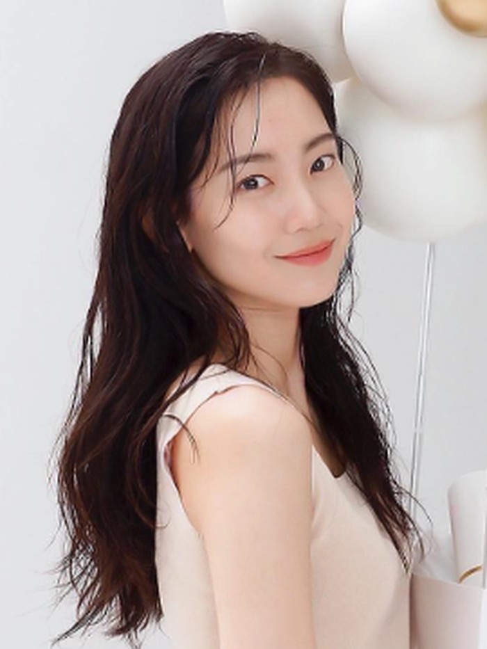 Shin Hyun Been lahir dengan nama Kwak Hyun Bin pada tanggal 10 April 1986. Aktris cantik ini baru saja merayakan ulang tahunnya yang ke-36 tahun pada April 2022 lalu./ foto: instagram.com/hyunbeenshin