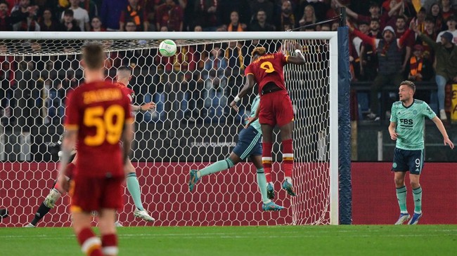 AS Roma menyingkirkan Leicester City dan Feyenoord memulangkan Olympique Marseille dalam laga semifinal Europa Conference League.