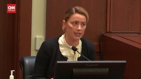 VIDEO: Amber Heard Klaim Dipukul Johnny Depp karena James Franco
