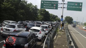 One Way Arah Jakarta Berakhir, Lalin Menuju Puncak Bogor Macet