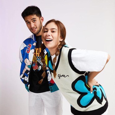 7 Photoshoot Wulan Guritno & Sabda Ahessa yang Gaya Pacarannya Disorot