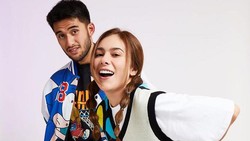 7 Photoshoot Wulan Guritno & Sabda Ahessa yang Gaya Pacarannya Disorot