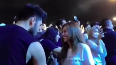 img-title Wulan Guritno Bikin Heboh Lagi Gegara Joget-joget bareng Pacar Brondong