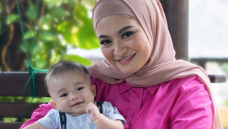 Adzam Adriansyah Sutisna anak Nathalie Holscher dan Sule