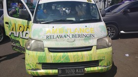 Angkut Wisatawan, Ambulans 'Relawan Beringin' Terobos One Way Puncak