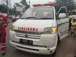 Lagi! Ambulans Bodong Iring-iringan Terobos One Way di Puncak!