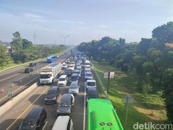 Pagi Hari Pertama Masuk Kerja, Tol Jagorawi Padat