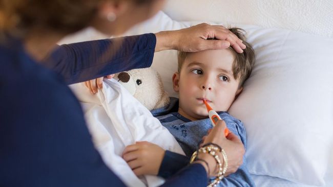 Flu tomat banyak menyerang anak. Orang tua perlu tahu beberapa cara mencegah flu tomat berikut ini.