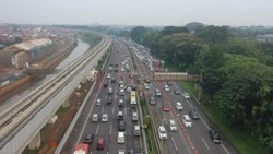 Viral Truk Jalan Sendiri Tanpa Sopir di Tol Semarang, Ternyata Faktanya...