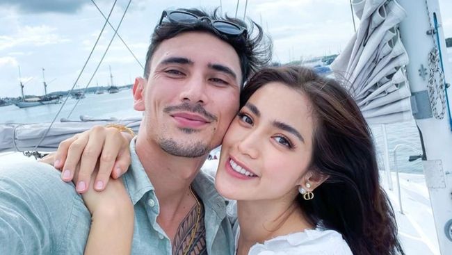 Jessica Iskandar melahirkan anak kedua berjenis kelamin laki-laki, pada Sabtu (7/5), dari pernikahannya bersama Vincent Verhaag.