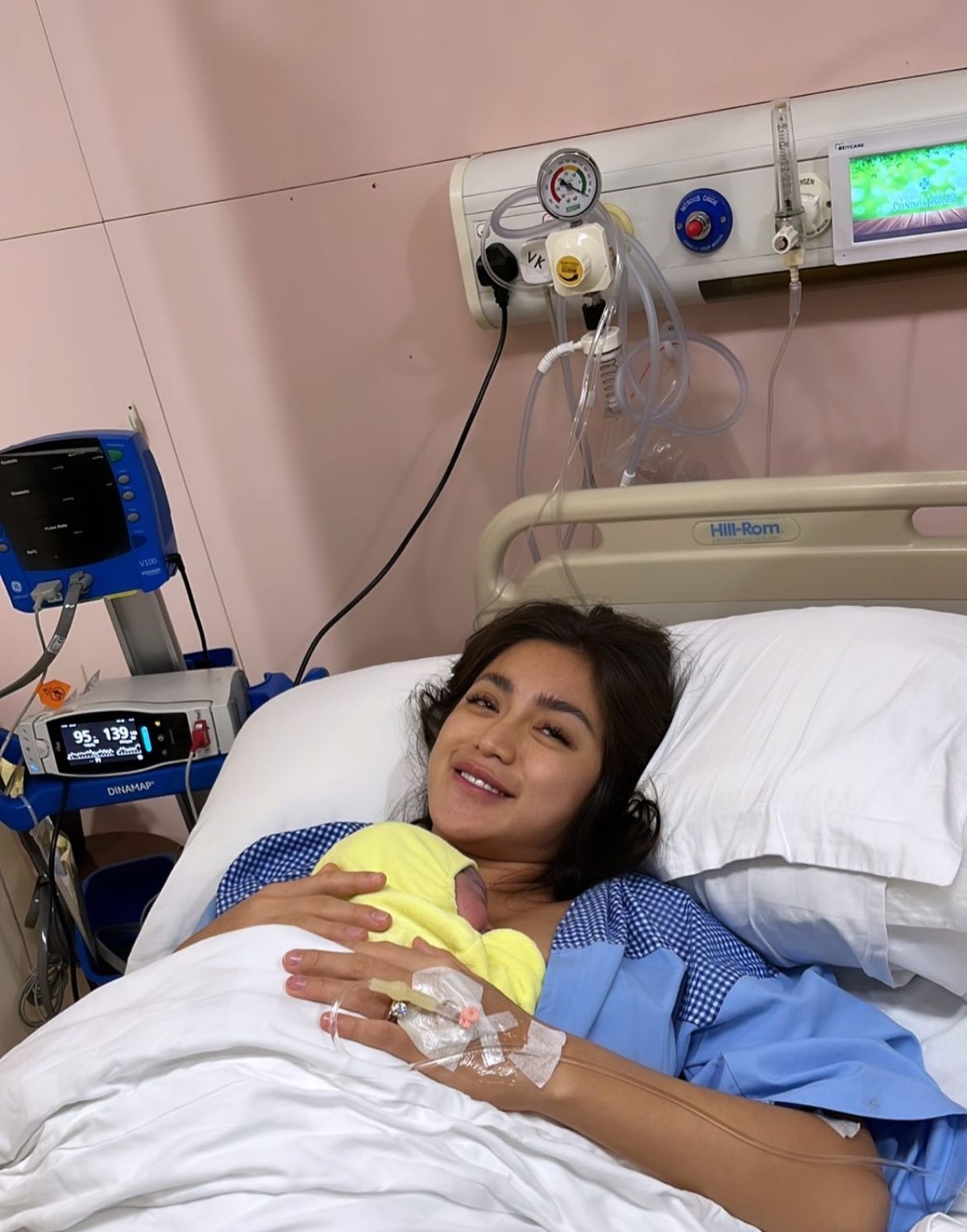 Jessica Iskandar Melahirkan