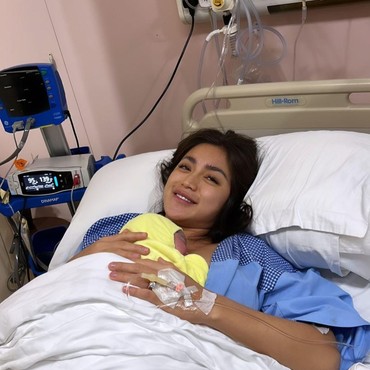 Senyum Jessica Iskandar Lahirkan Anak Kedua, Vincent Verhaag Beri Pujian