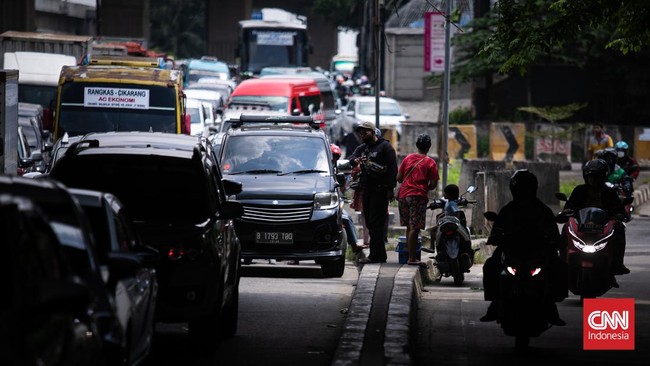 Instruktur Senior Jakarta Defensive Driving Consulting (JDDC) Jusri Pulubuhu mengimbau pengemudi lain untuk mengalah ketika menemui pengendara arogan.