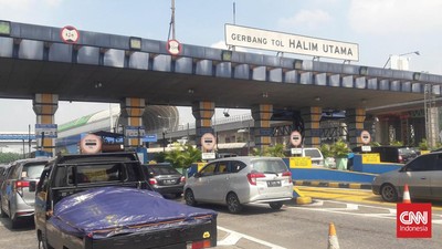 img-title Polisi Tidak Terapkan Rekayasa Lalu Lintas di Gerbang Tol Halim