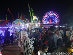 Pasar Malam Jelang Tradisi Bulusan Kudus Ramai Pengunjung