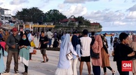 Libur Lebaran, Ribuan Pengunjung Padati Pantai Bira Bulukumba