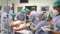 <p>Proses sunat Kellen dilakukan di Rumah Sakit Pusat Angkatan Darat Gatot Subroto, Bunda. (Foto: Instagram: @krisdayantilemos)</p>