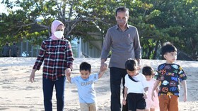 Jokowi: Cucu Saya Komplain Wajah Digambar Aneh di Majalah