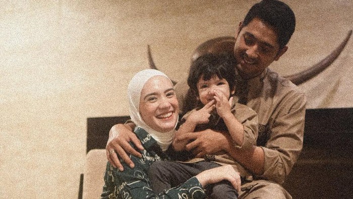 Putri Anne dan Arya Saloka saat Lebaran