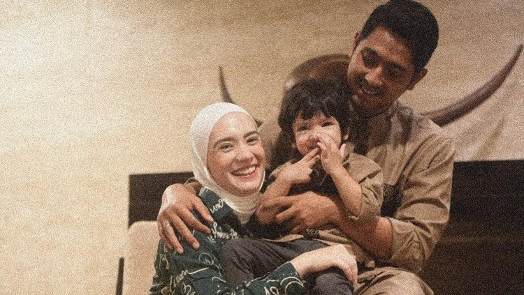Putri Anne dan Arya Saloka saat Lebaran