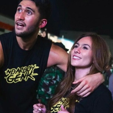 Gaya Pacaran Wulan Guritno-Sabda Ahessa VS Nyinyir Baju Lebaran ala Mermaid