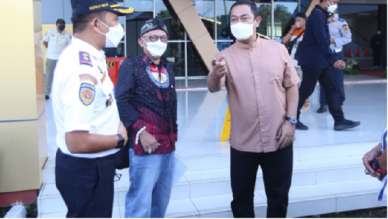 Wali Kota Semarang Hendrar Prihadi memantau kegiatan arus mudik dan balik di masa Lebaran 2022