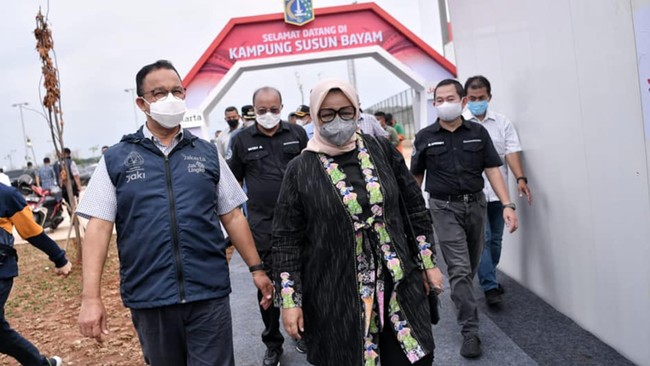 Gubernur DKI Anies Baswedan mengatakan warga Kampung Bayam juga harus menjadi bagian dari kemajuan Jakarta International Stadium (JIS).