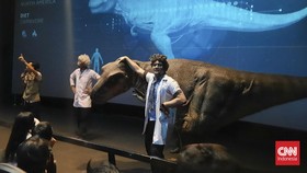 Bermain dengan Dinosaurus di Jurassic Live Show Trans Studio Cibubur