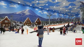 Hari Terakhir Libur Lebaran, Trans Snow World Bintaro Ramai Pengunjung