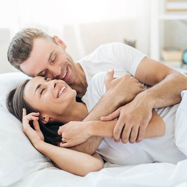 Ciri-ciri dan Manfaat Memiliki Love Language Physical Touch