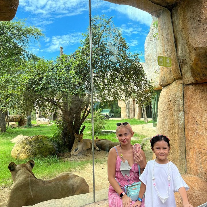 <p>Sejak kepergian sang suami, Joanna Alexandra tap pernah aktif di akun Instagram pribadinya. Akhir tahun lalu, Joanna memboyong anak-anaknya ke Bali. (Foto: Instagram @ninakairupan)</p>