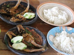 Warung Pecel Lele di Jombang yang Tersohor Ini Super Laris-Jujukan Pemudik