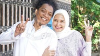 <p>Dipasangkan sebagai suami istri di serial <em>Wedding Agreement,</em> Refal Hady dan Indah Permatasari ternyata memiliki status berbeda di kehidupan nyata. Indah Permatasari sudah menikah dengan aktor dan <em>stand-up comedy</em> Arie Kriting. (Foto: Instagram @indahpermatas)</p>
