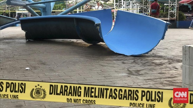 Insiden perosotan ambrol di Kenpark Surabaya terjadi pada 7 Mei. Polisi menetapkan pemilik hingga manajer operasional jadi tersangka.