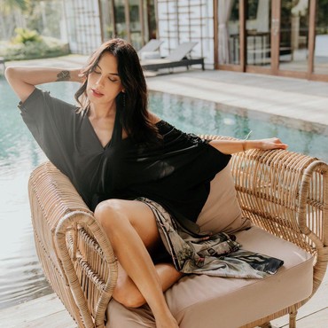 Sophia Latjuba Seksi Pakai Bikini di Pinggir Pantai, Usia Dipertanyakan