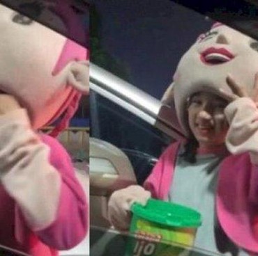Viral Pengamen Badut Cilik Cantik di Lampu Merah, Netizen Heboh Mau Adopsi
