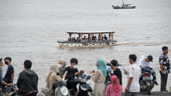 Hindari Korban Lagi, Pemprov Bengkulu Evaluasi Pengelola Wisata Kapal Pemprov Bengkulu akan mengevaluasi kegiatan pariwisata di wilayah tersebut setelah karamnya kapal Tiga Putera yang mengakibatkan delapan orang meninggal dunia.