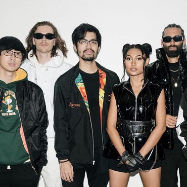 Lirik Lagu Lonely - Yellow Claw & Weird Genius ft. Novia Bachmid