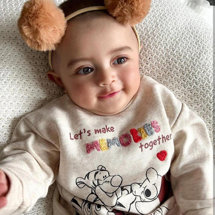 <p>Baby Guzel juga sangat menggemaskan saat mengenakan bandana ini ya, Bunda. (Foto: Instagram @Marginw)</p>