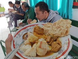 Melihat Tradisi Badha Kupat di Durenan Trenggalek